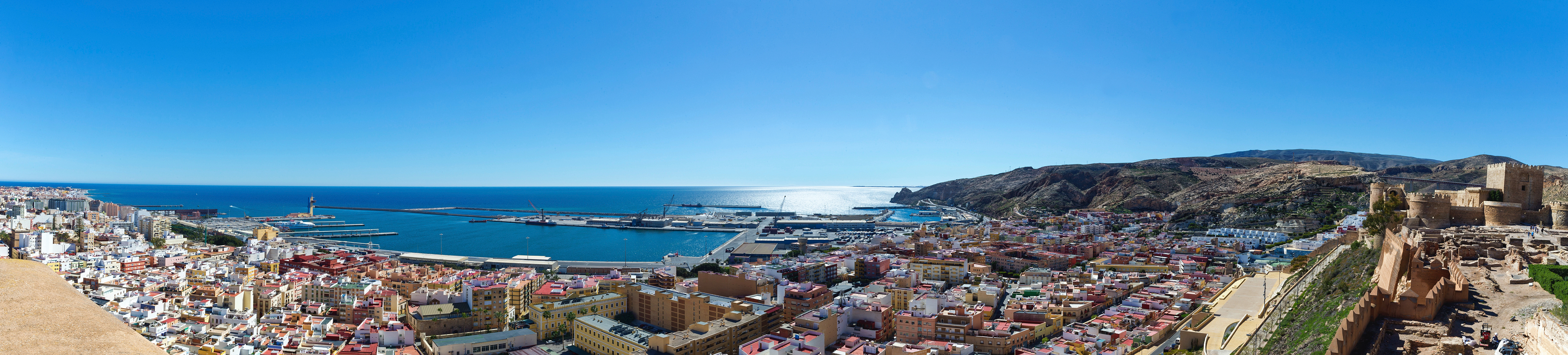 La ville d'Alicante du haut du château Santa Bárbara